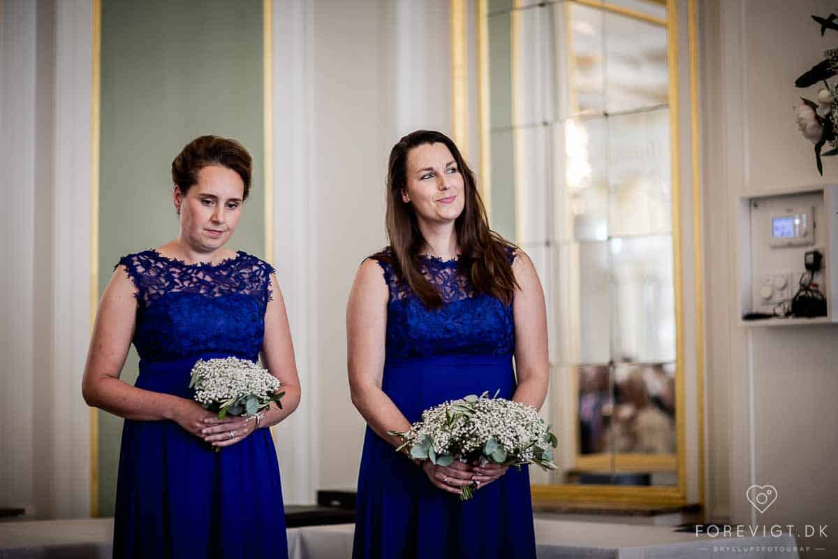 brudepiger i blåt