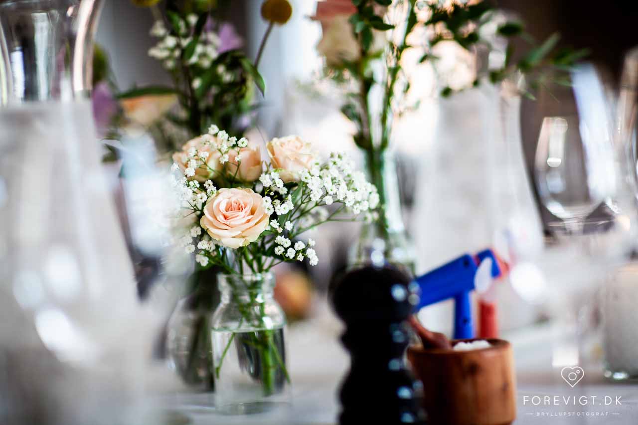 Blomster til bryllup, brudebuket og borddekorationer til bryllup