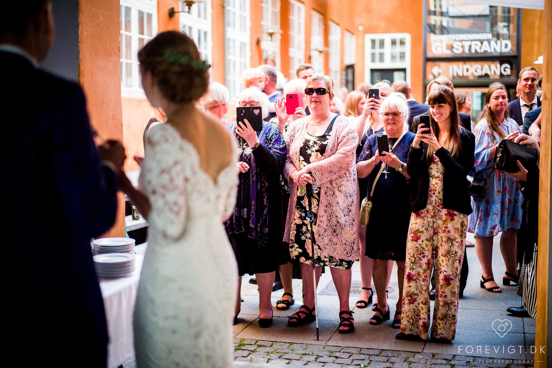 Fotograf med mange års erfaring indenfor fotografering af bryllupper