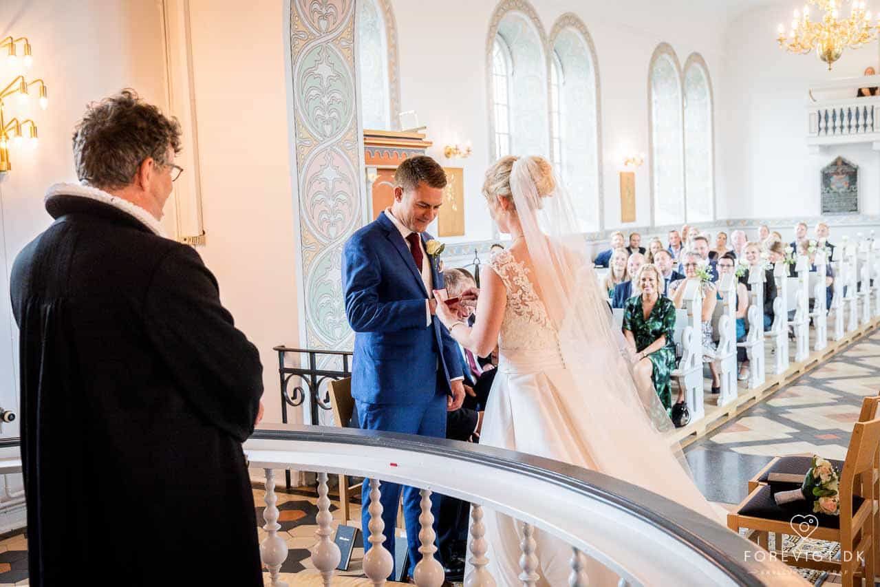 Bloggernes bryllup på stranden | Stilfuldt, nordisk, romantisk